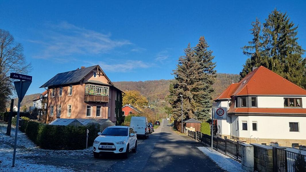 Unbekannter wirft Ölkanister bei Sindolsheim weg