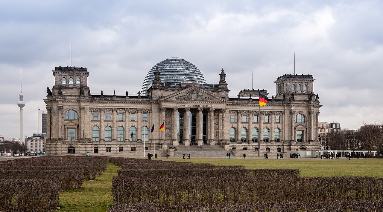 Luxusflüge besteuern? Bundestag entscheidet