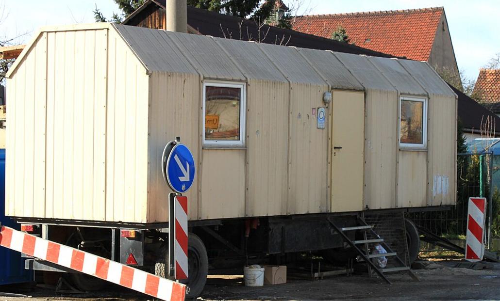 Mobiler Bauwagen für Bienenhaltung im Landschaftsschutz