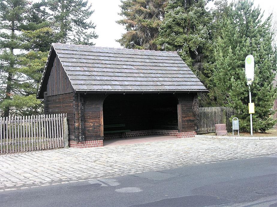 Provisorische Bushaltestelle Bismarckstraße steht