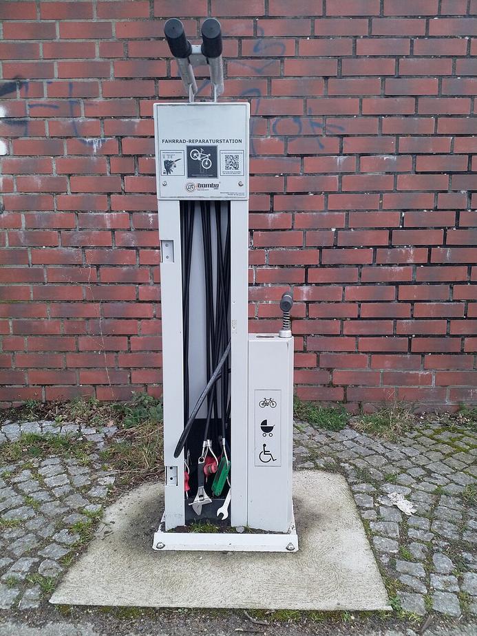 Neue Fahrrad-Reparaturstation am Torplatz in Weißenau