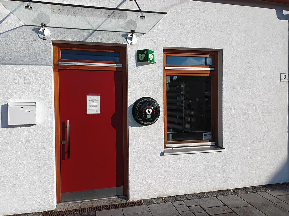 Neues System zeigt schnell zum nächsten Defibrillator