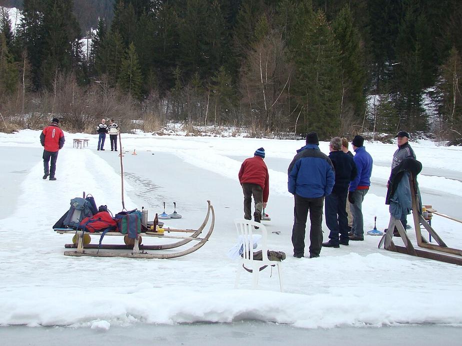 Friedrichshafen startet Eisstockschießen