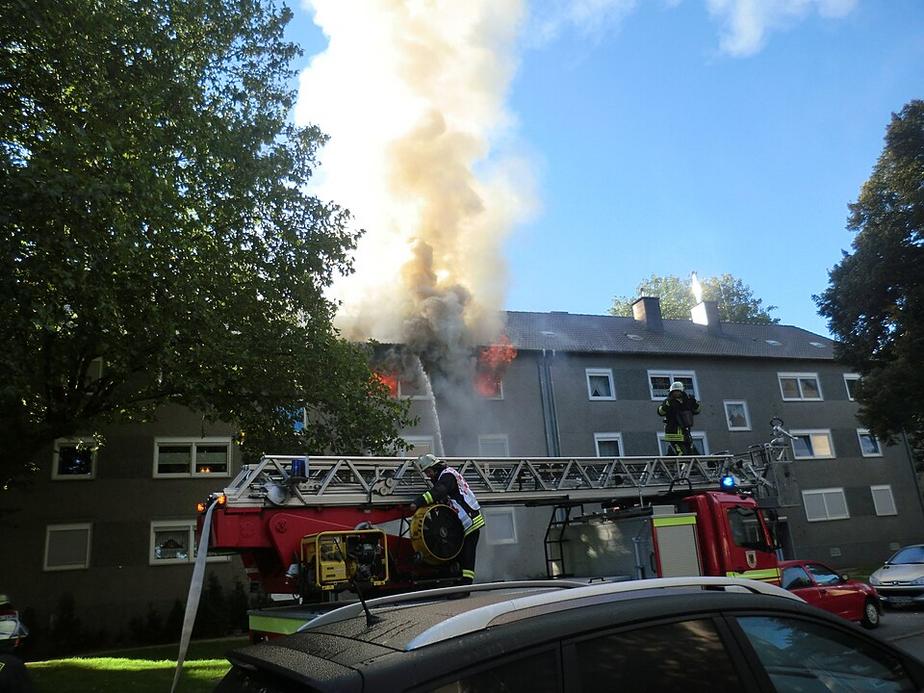 Brand in Stuttgarter Wohnung verletzt zwei Frauen