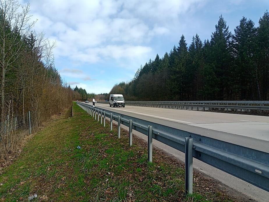 Unfall auf A81 bei Rosenberg verletzt einen Fahrer