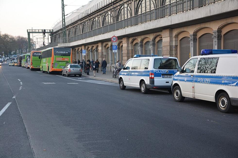 Unbekannte zerkratzen Mercedes in Merklingen