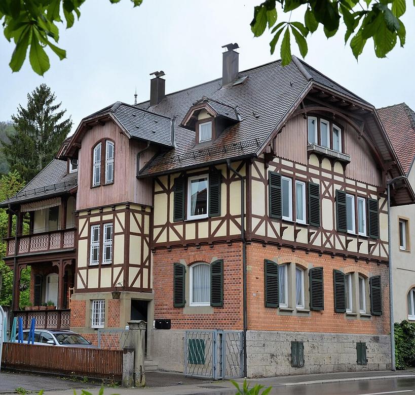 Django Asül zeigt Kabarett „Am Ende vorn“ in Künzelsau