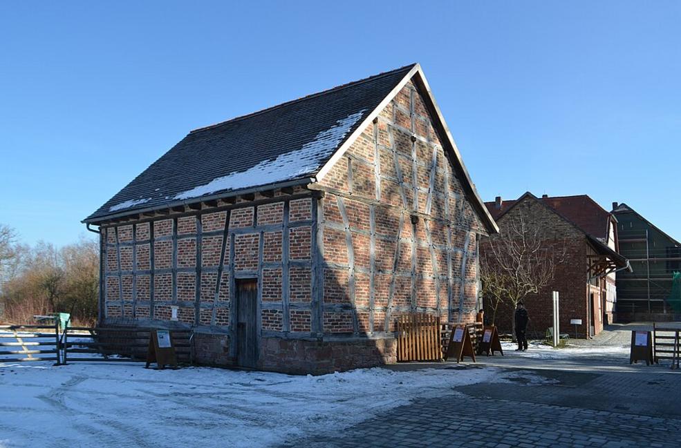 Scheune bei Altheim brennt am Freitagmorgen