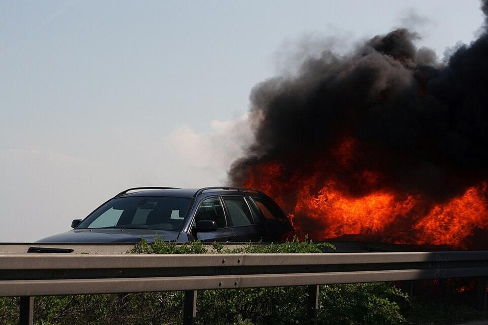 Fahrzeug brennt auf A6 bei Bad Rappenau