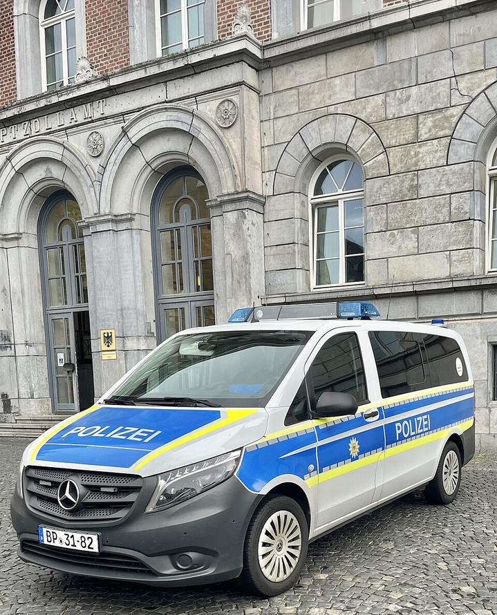 Bundespolizei Aachen nimmt zwei Brüder fest