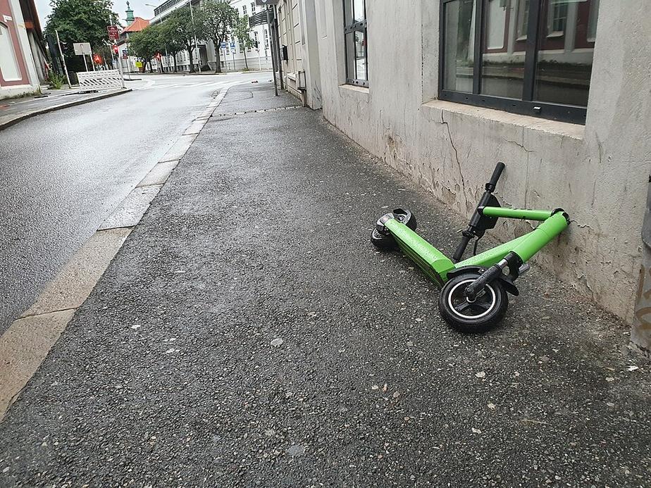 E-Scooter-Fahrerin stürzt in Wutöschingen