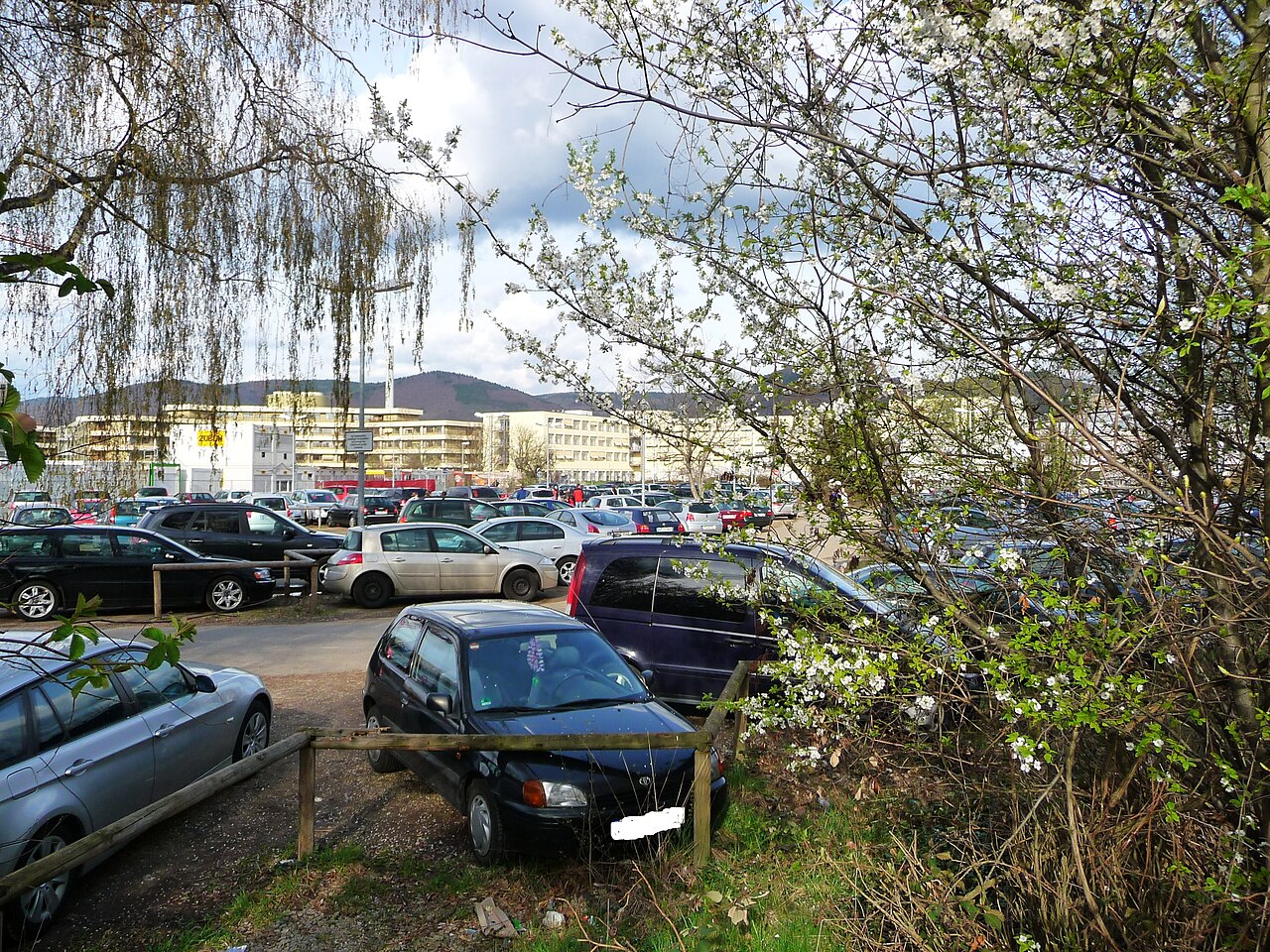 Aich Ortsmitte bekommt neuen Parkplatz-Belag!