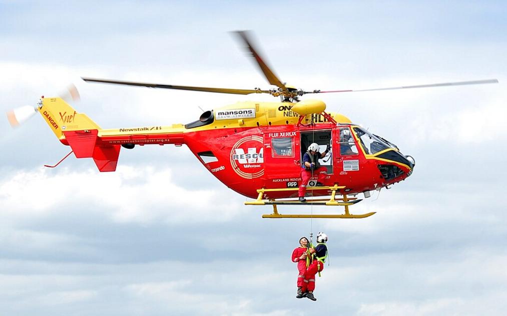 Feuerwehr und Polizei üben Rettung mit Hubschrauber