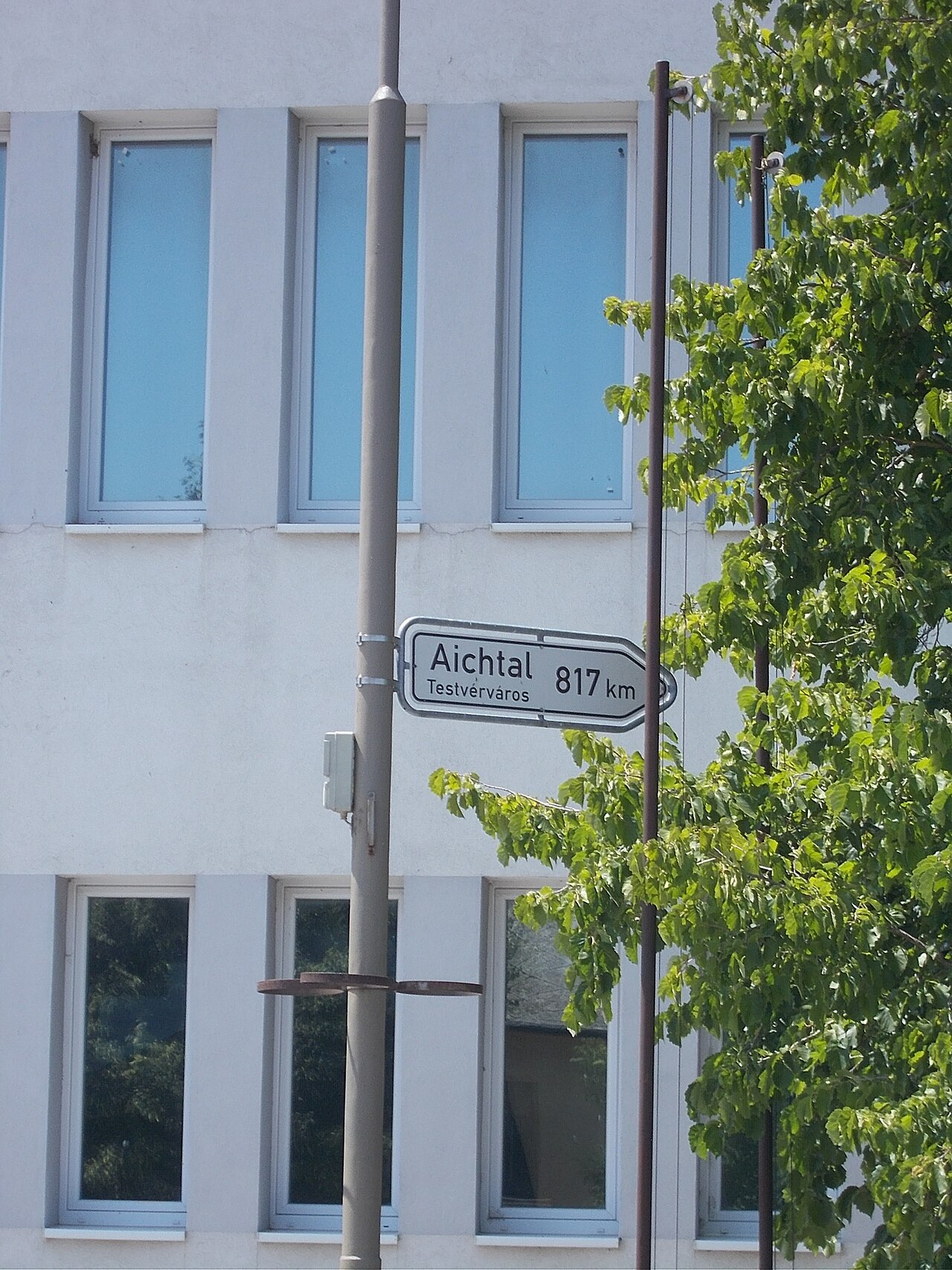 Grüner Eingang statt Asphalt am Ochsenplatz in Aichtal