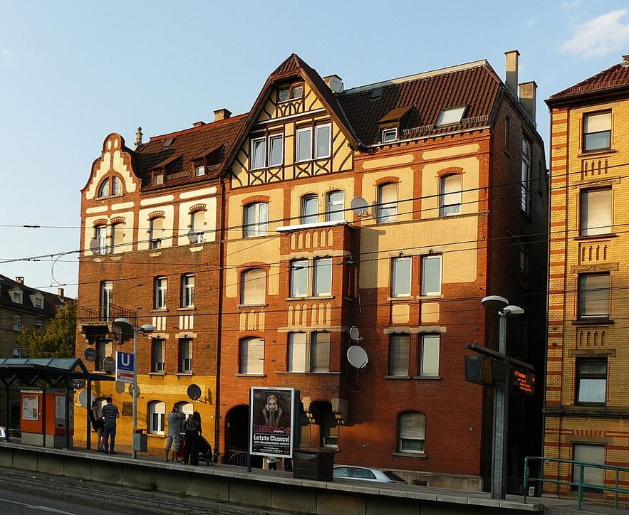 Unfall in Pragstraße verletzt drei Menschen