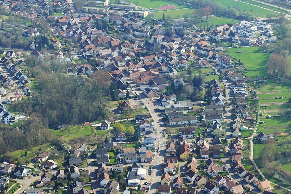 BMW fährt betrunken gegen Mauer in Wellendingen