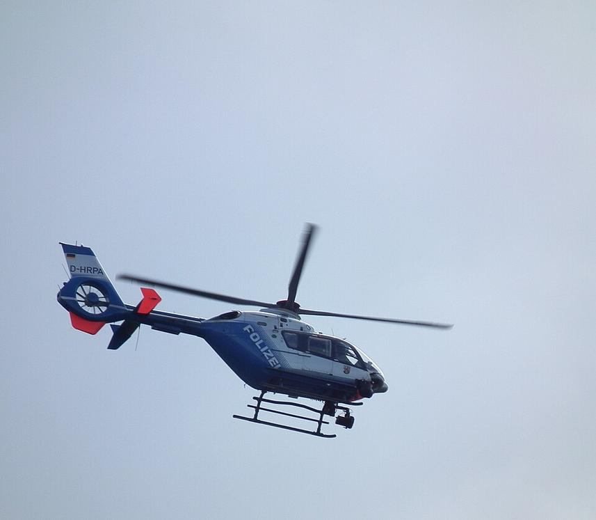 Polizeihubschrauber trainieren im bayerischen Alpenraum