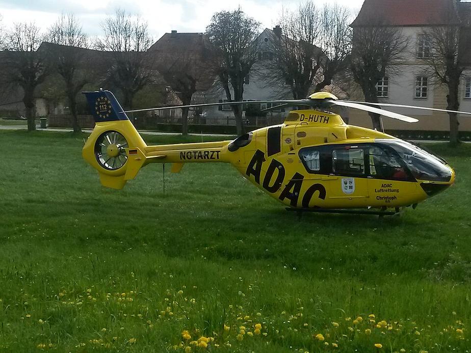 Rettungshubschrauber fliegt Kind nach Unfall