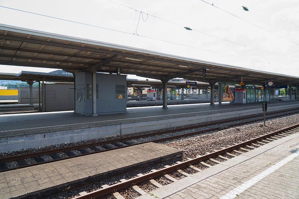 Mann wirft Döner und verletzt Polizisten in Stuttgart