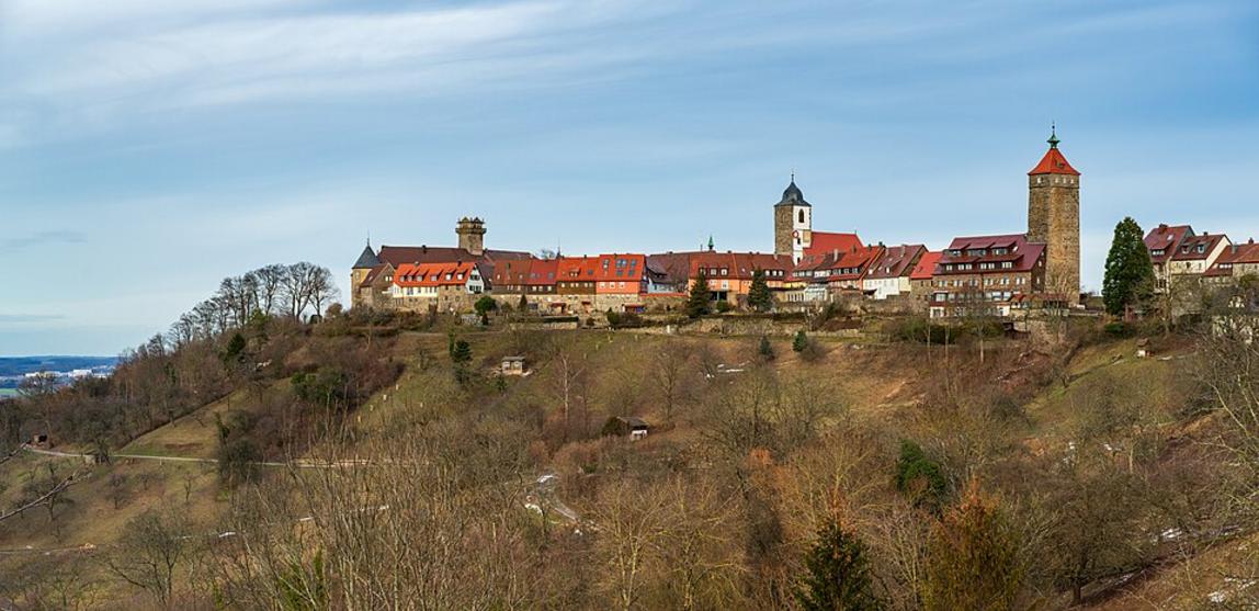 Land will historische Altstädte vor Solaranlagen