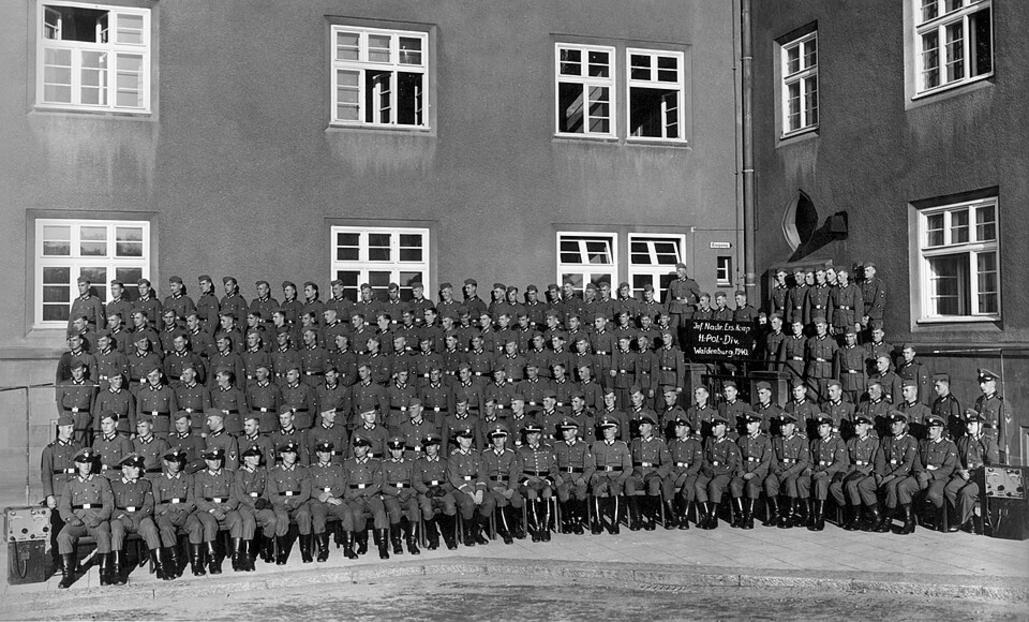 Sechs Polizisten sichern Demo in Waldenburg ab