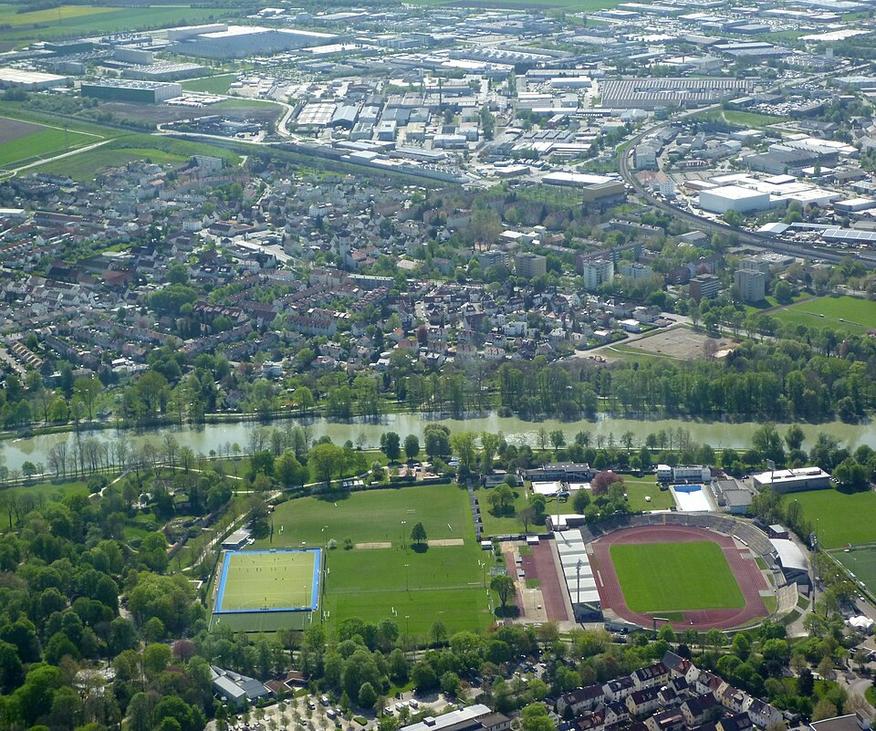 Polizei sichert Protestcamp in Ulm Oststadt ab