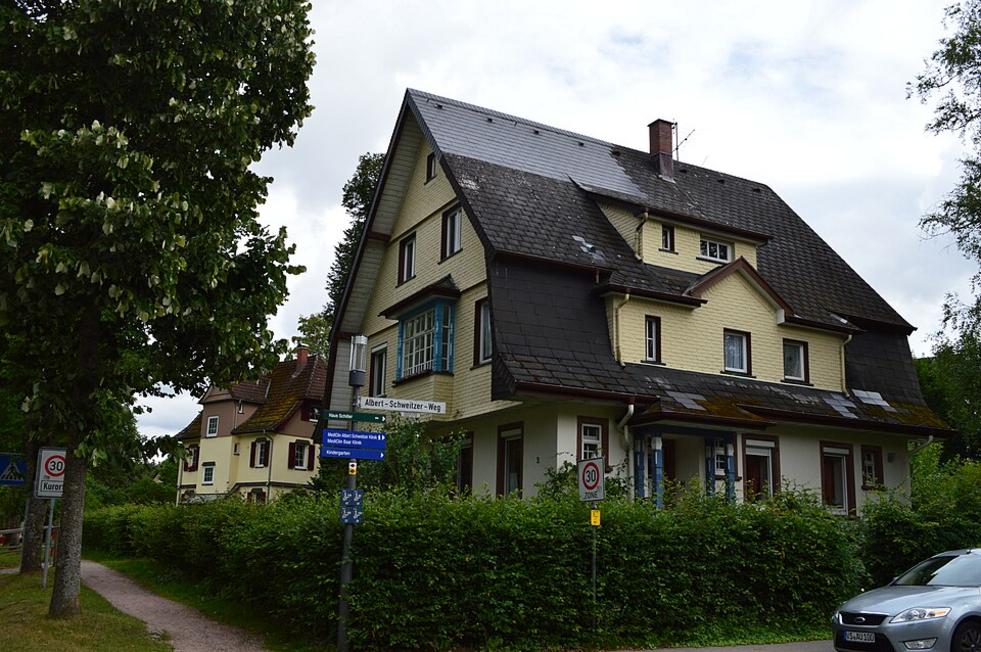 Rollerfahrer in Königsfeld schwer verletzt