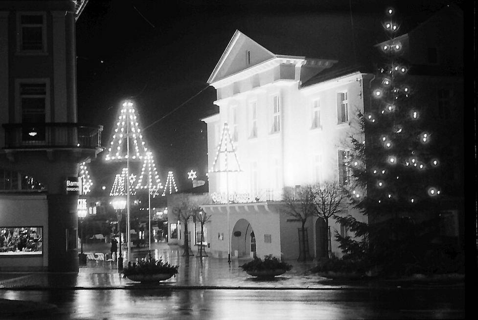 Rastatt hängt Weihnachtsbeleuchtung ab Mitte Oktober
