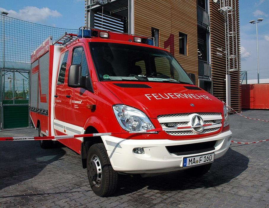 Unbekannte brechen Sprinter in Mannheim auf