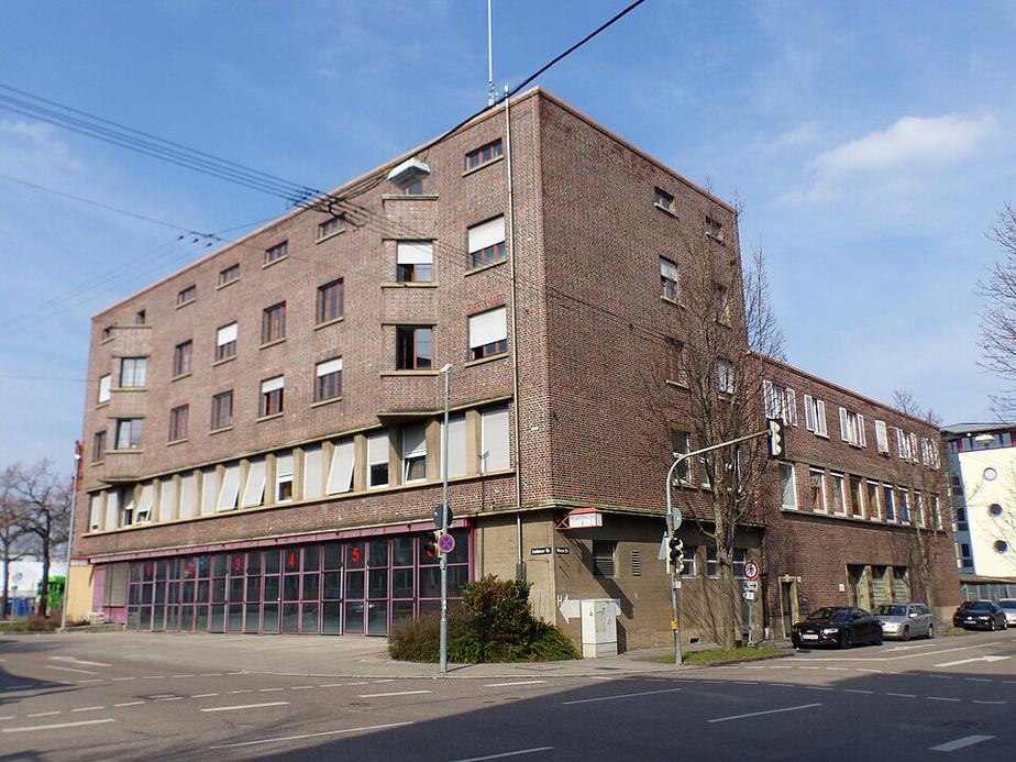 LKW und Feuerwehrwagen stoßen in Bregenzer Straße