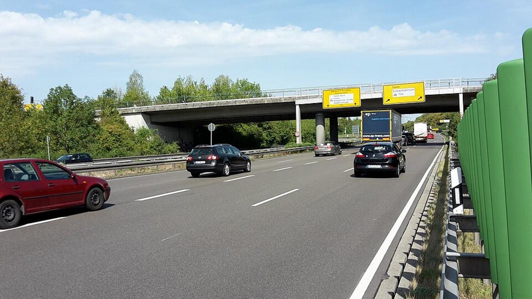 Motorradfahrer bei Unfall auf B27 schwerverletzt