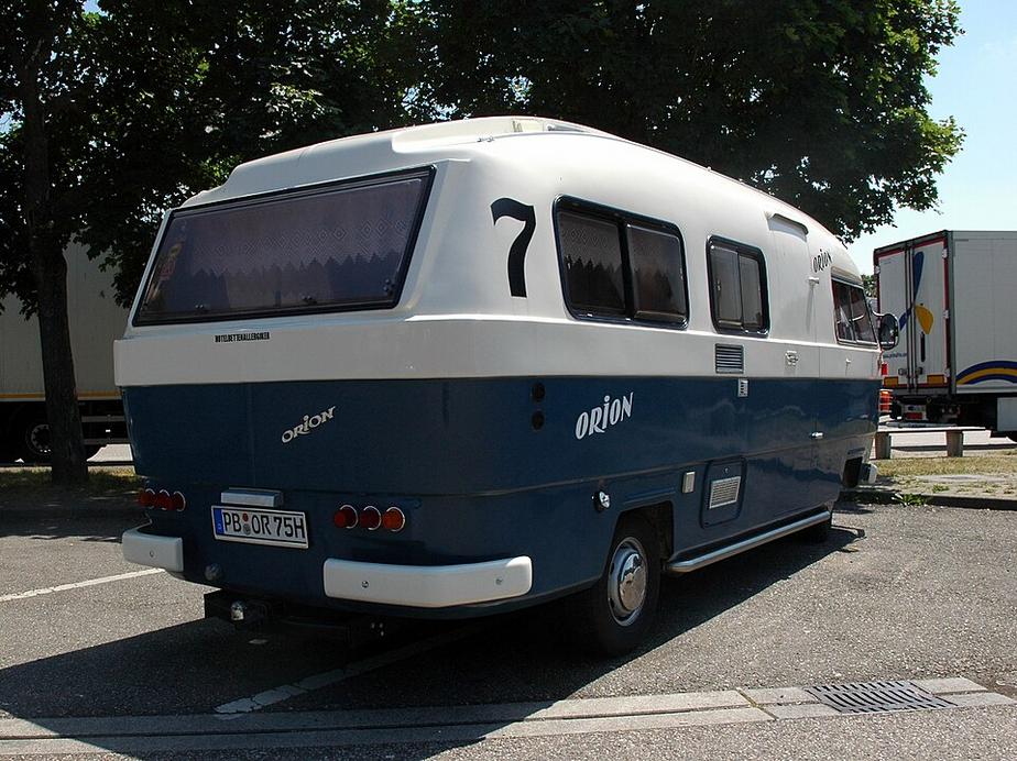 Wohnmobilfahrer gerät in Plochingen in Gegenverkehr