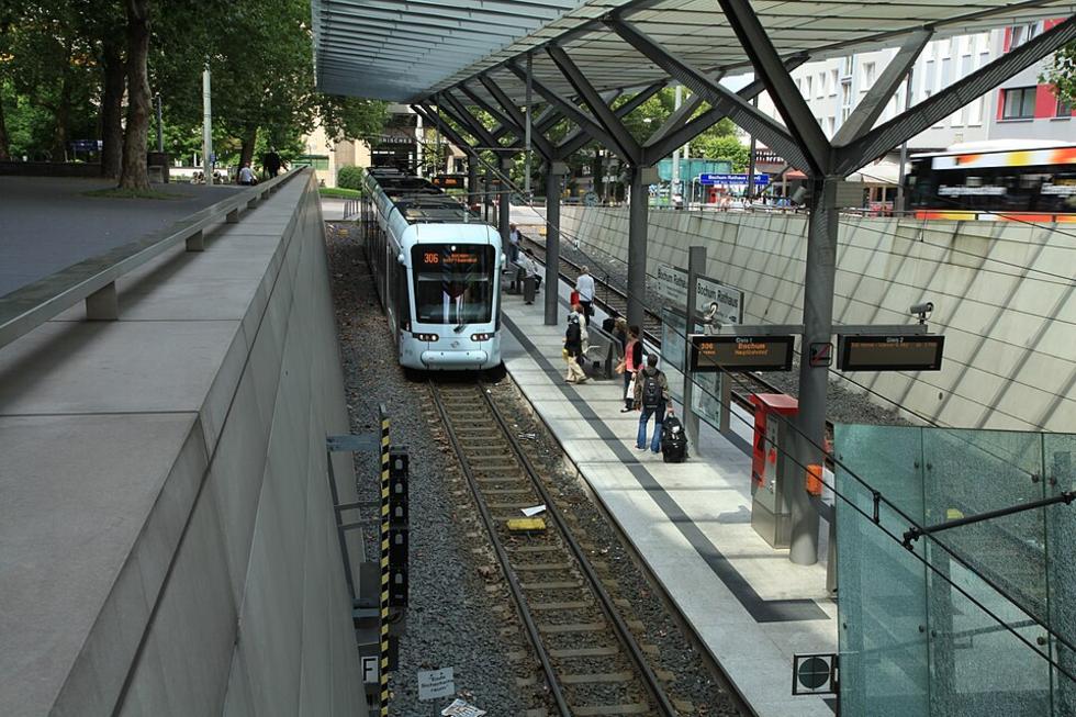Verdächtiger Gegenstand stoppt Zugverkehr in Bochum