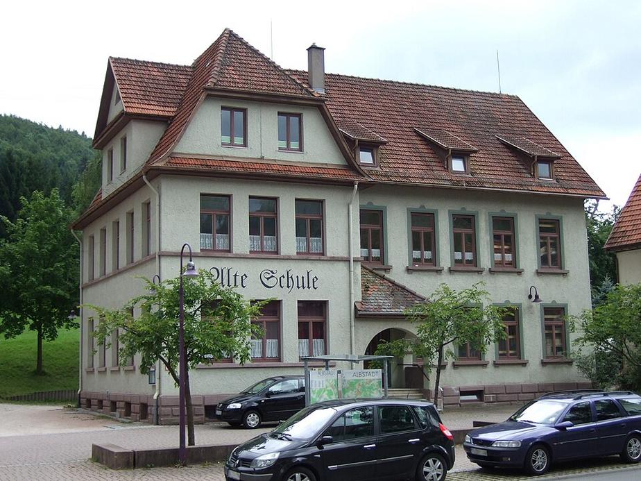 Albstadt: Mehrere Schulen durch Steinwurf beschädigt