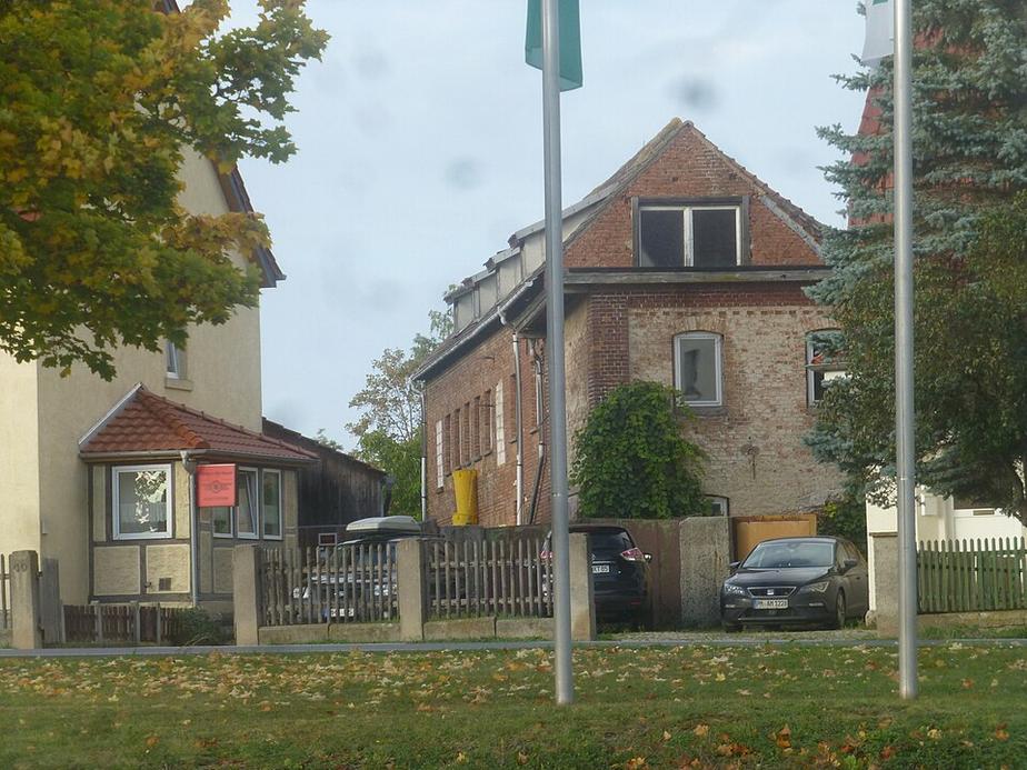 Sprinter überholt bei Gegenverkehr auf B465