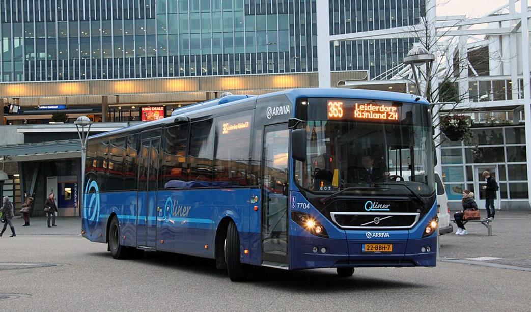 Auto stößt mit Linienbus in Sandhausen zusammen