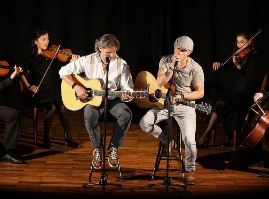 Simon & Garfunkel Tribute meets Classic – Duo Graceland mit Streichquartett und Band