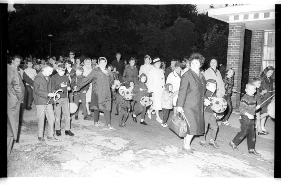 41. Lampionumzug in Untertürkheim mit kleinem Feuerwerk