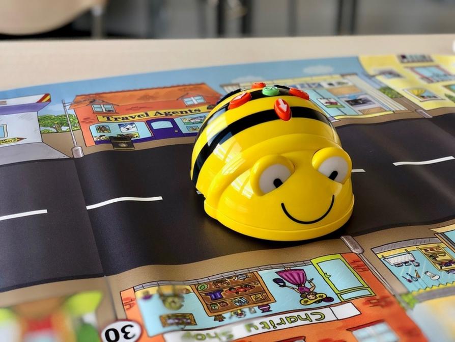 AUSGEBUCHT! Kinderherbst: Programmieren lernen mit Biene und Hase