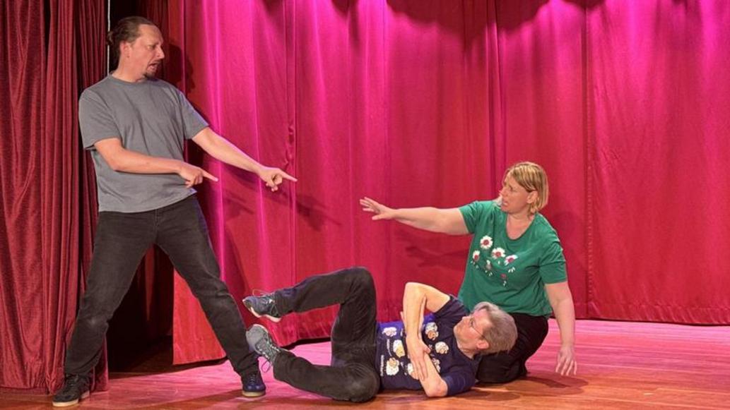 Karlsruhes Impro-Theater › Impro-Krimi „TOTORT“- Theater statt Fernsehen!